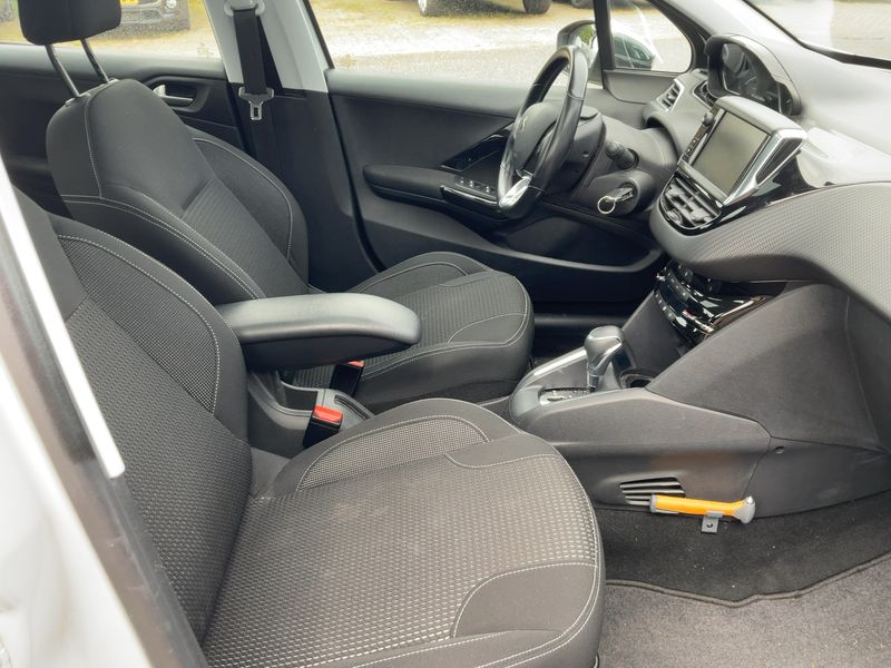 car Peugeot 208 id65603 photo #16