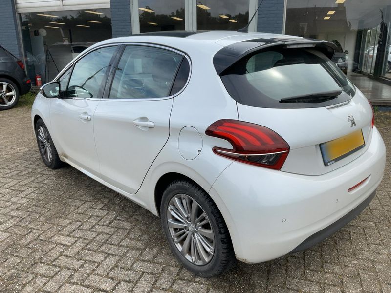 car Peugeot 208 id65603 photo #2