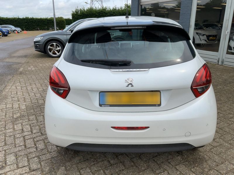 car Peugeot 208 id65603 photo #3