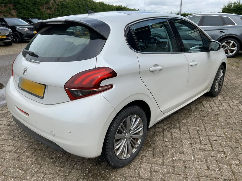 car Peugeot 208 id65603 photo #4