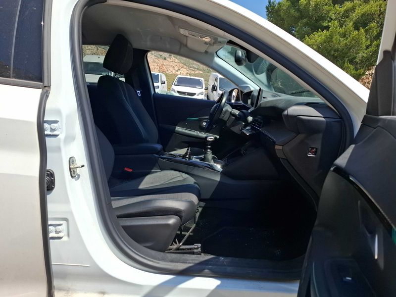 car Peugeot 208 id65611 photo #10