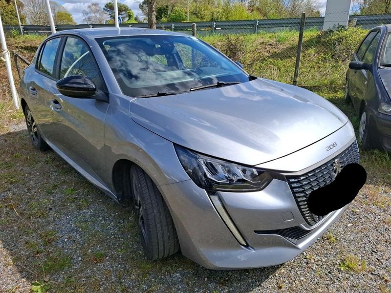 car Peugeot 208 id65626 main photo