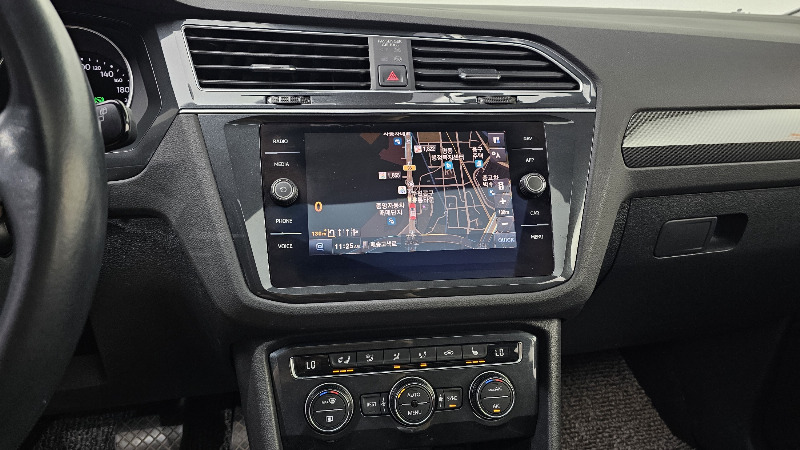 car Volkswagen Tiguan id65996 photo #14