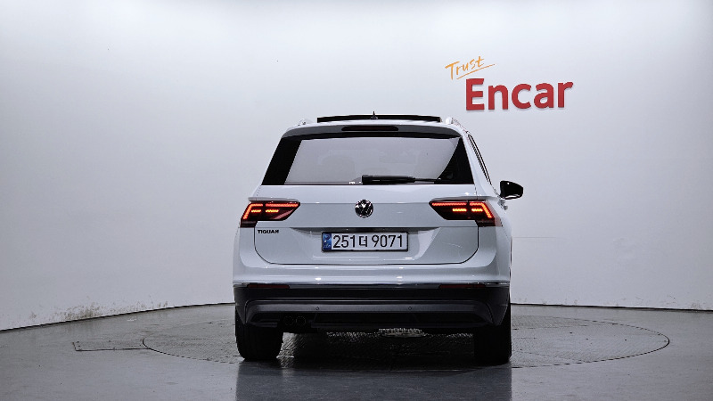 car Volkswagen Tiguan id65996 photo #4