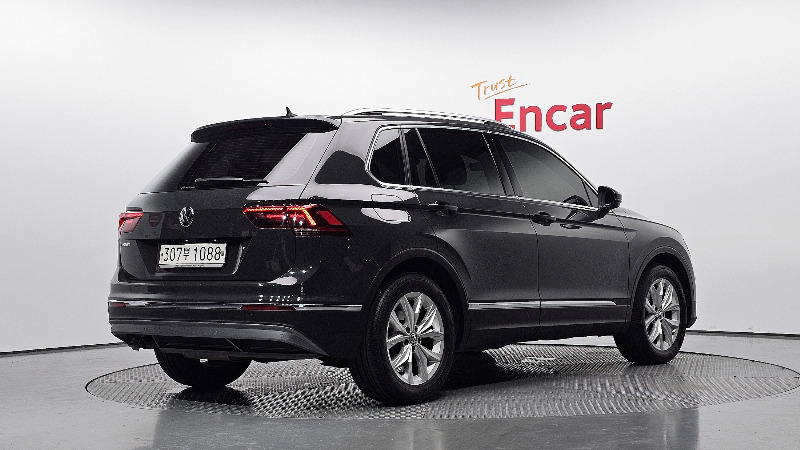 car Volkswagen Tiguan id66122 photo #2