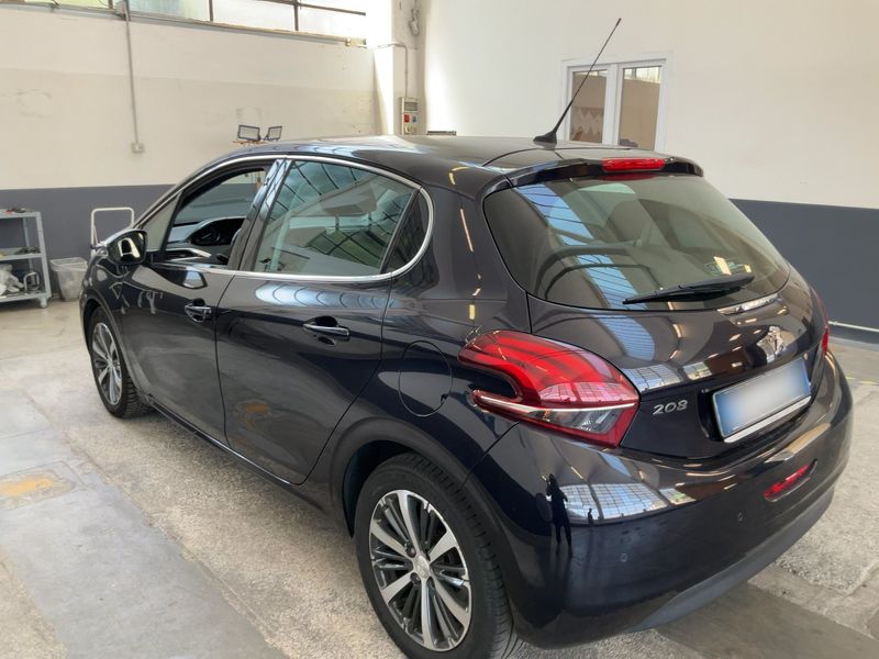 car Peugeot 208 id66277 photo #2