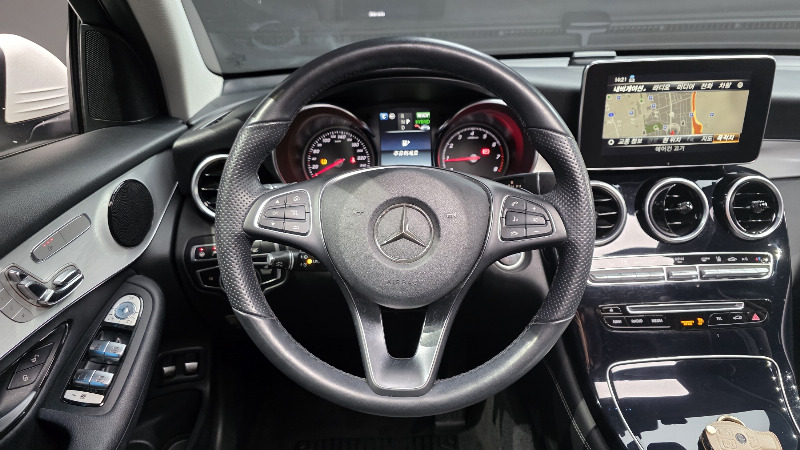 car Mercedes Benz GLC id66533 photo #13