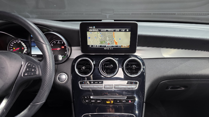 car Mercedes Benz GLC id66533 photo #16