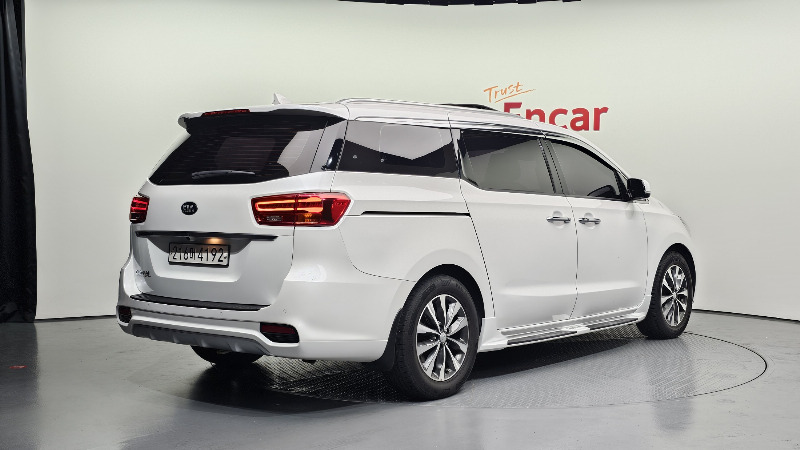 car KIA Carnival id67003 photo #2