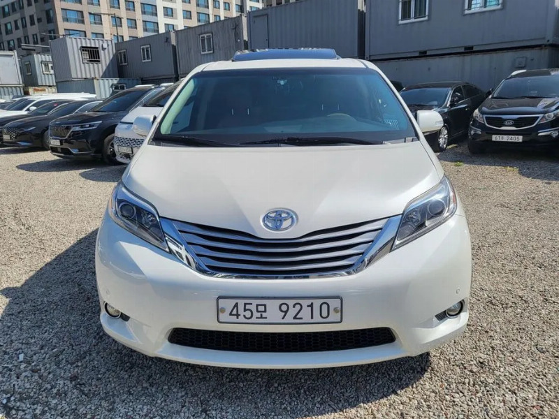 car Toyota Sienna id67124 main photo