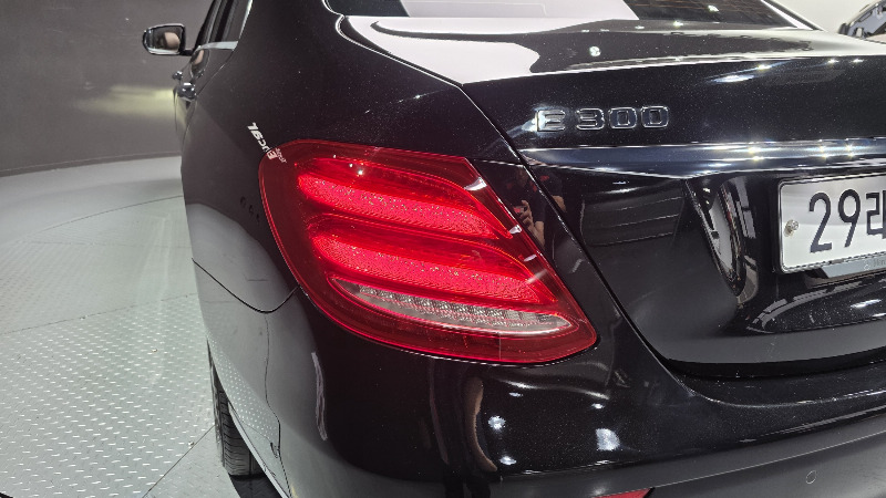 car Mercedes Benz E Class id67455 photo #23