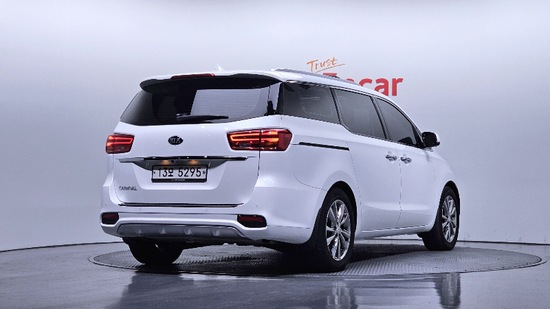 car KIA Carnival id67472 photo #2