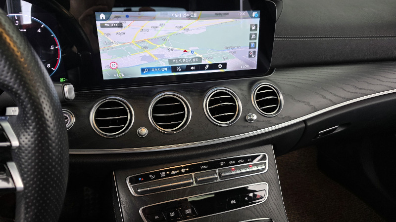 car Mercedes Benz E Class id67679 photo #12