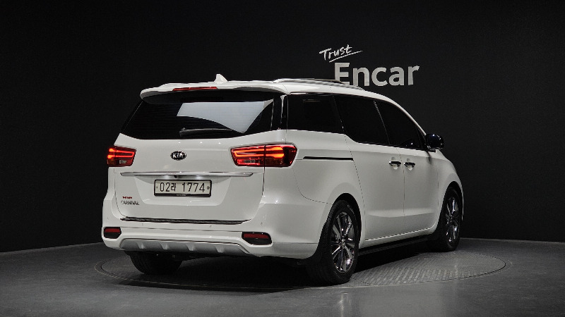 car KIA Carnival id67804 photo #2