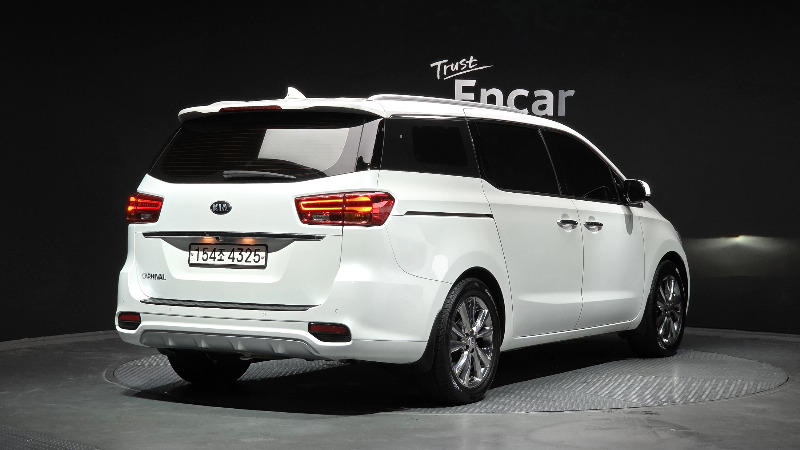 car KIA Carnival id68018 photo #2
