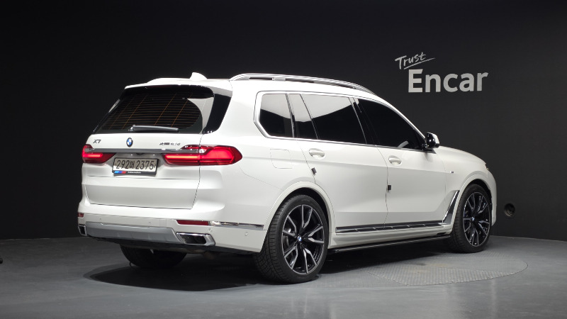 car BMW X7 id68111 photo #2