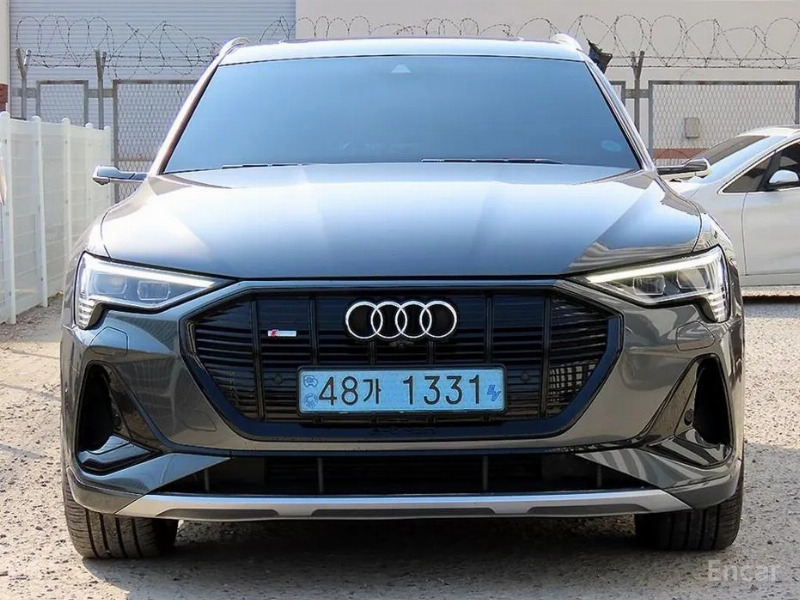 car Audi e-tron id68225 photo #2