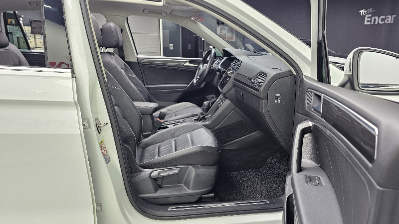 car Volkswagen Tiguan id68366 photo #11