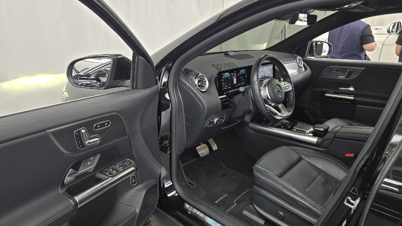 car Mercedes Benz EQA id68406 photo #10
