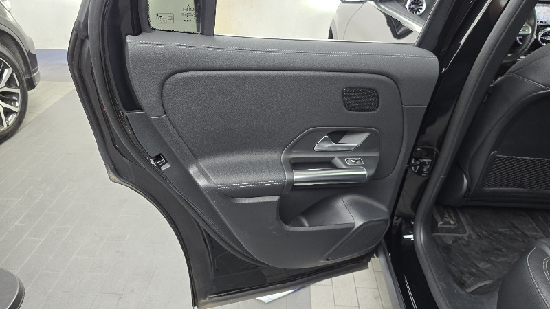car Mercedes Benz EQA id68406 photo #25