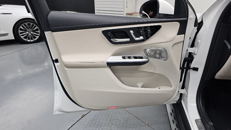 car Mercedes Benz GLC id68482 photo #24
