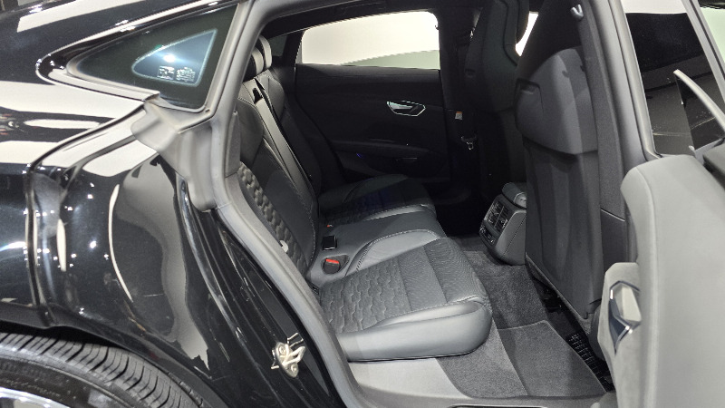 car Audi e-tron GT id68557 photo #11
