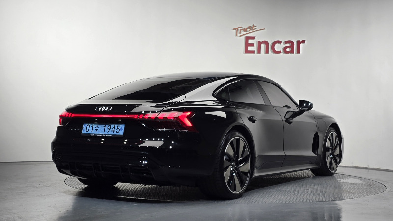 car Audi e-tron GT id68557 photo #2