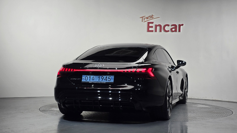 car Audi e-tron GT id68557 photo #4