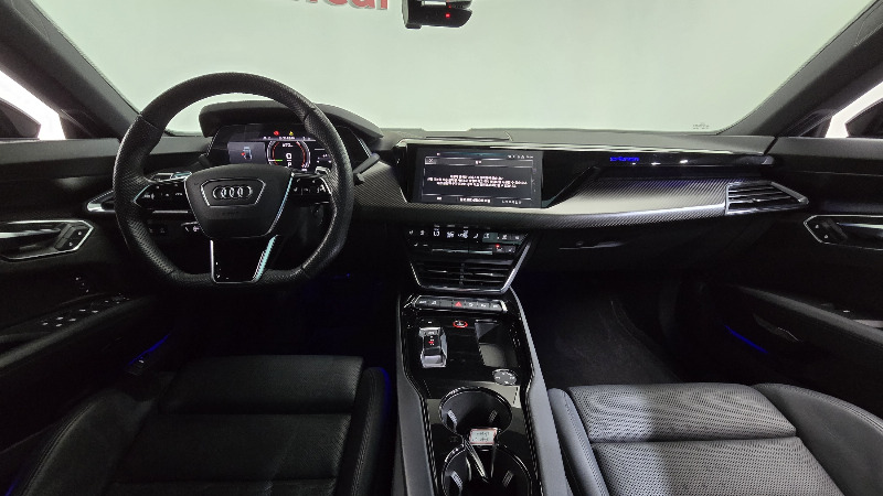 car Audi e-tron GT id68557 photo #7