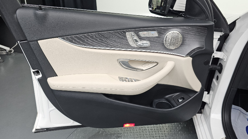 car Mercedes Benz E Class id68765 photo #24