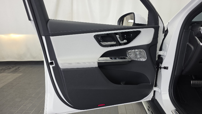 car Mercedes Benz GLC id68770 photo #24