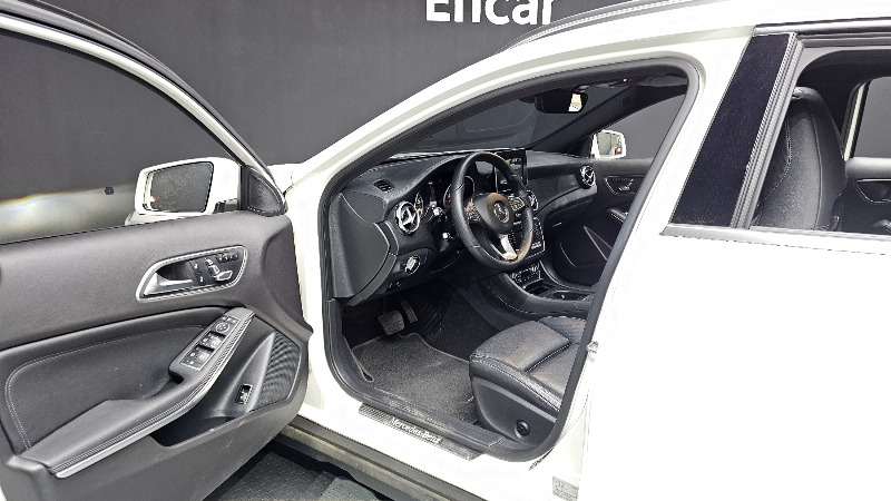 car Mercedes Benz GLA id68909 photo #10