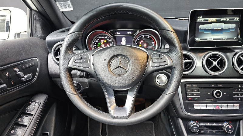 car Mercedes Benz GLA id68909 photo #13