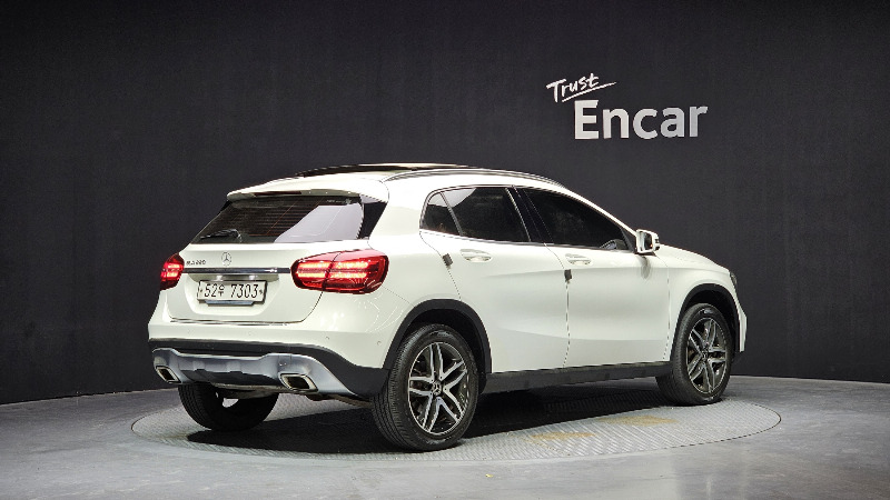 car Mercedes Benz GLA id68909 photo #2