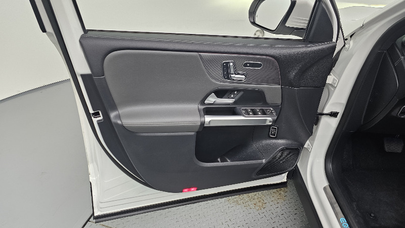 car Mercedes Benz EQB id69018 photo #24