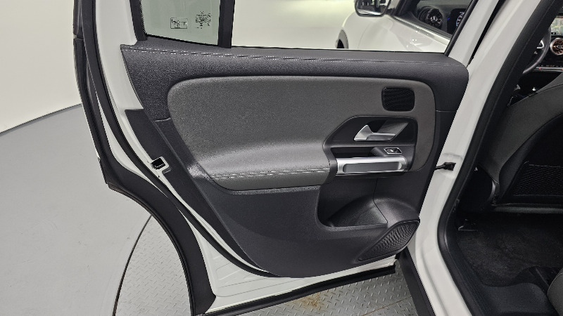 car Mercedes Benz EQB id69018 photo #25