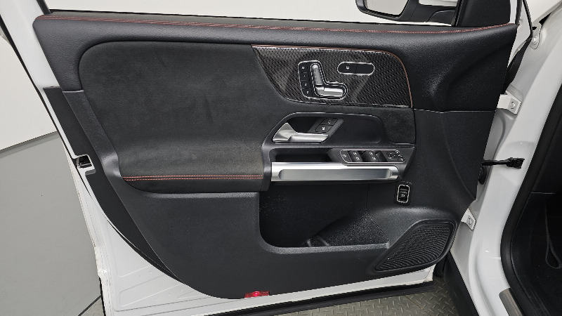 car Mercedes Benz GLB id69461 photo #24