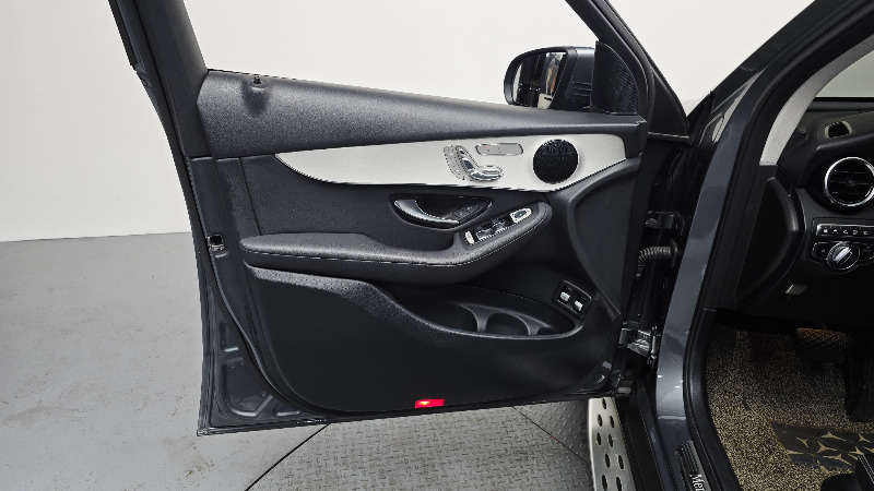 car Mercedes Benz GLC id69647 photo #24