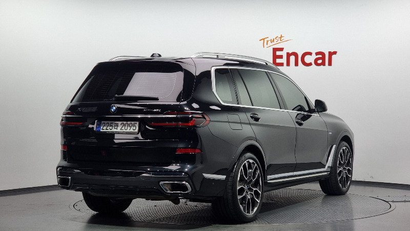car BMW X7 id69903 photo #2