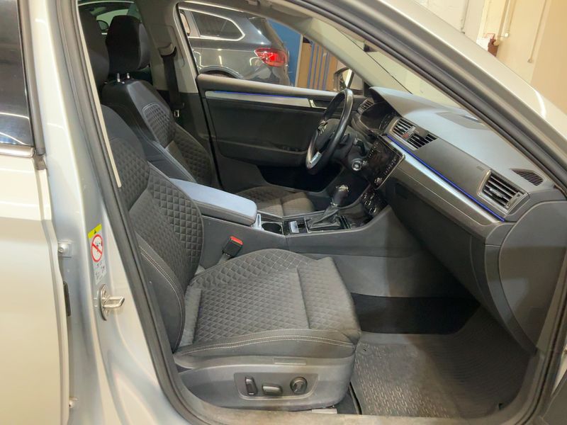 car Skoda Superb id70137 photo #17