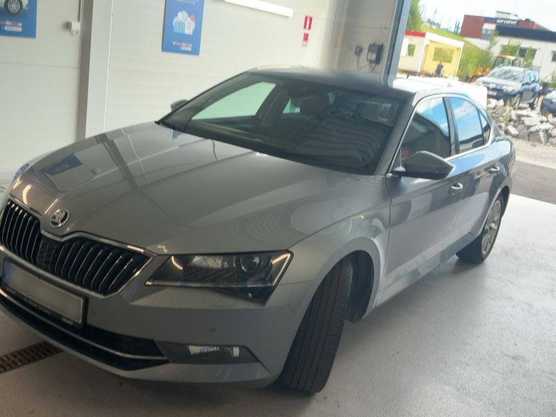car Skoda Superb id70143 main photo