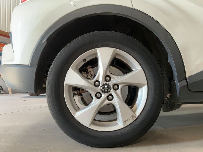 car Toyota C-HR id70176 photo #10
