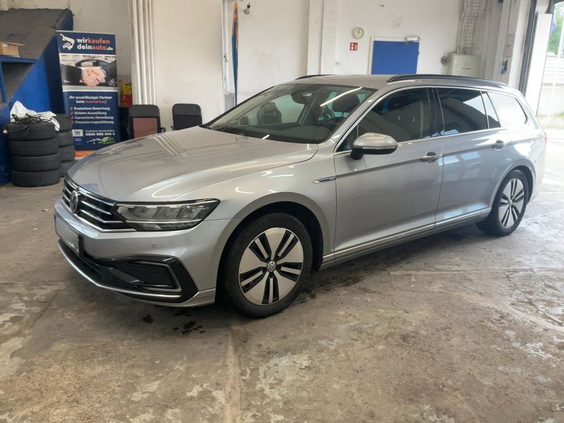 car Volkswagen Passat id70195 main photo