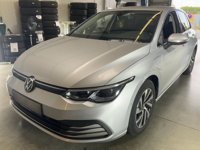 car Volkswagen Golf id70196 main photo