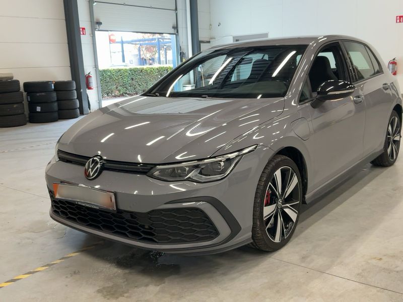 car Volkswagen Golf id70201 main photo