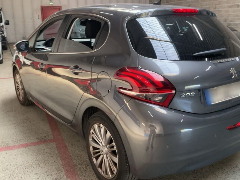 car Peugeot 208 id70248 photo #2