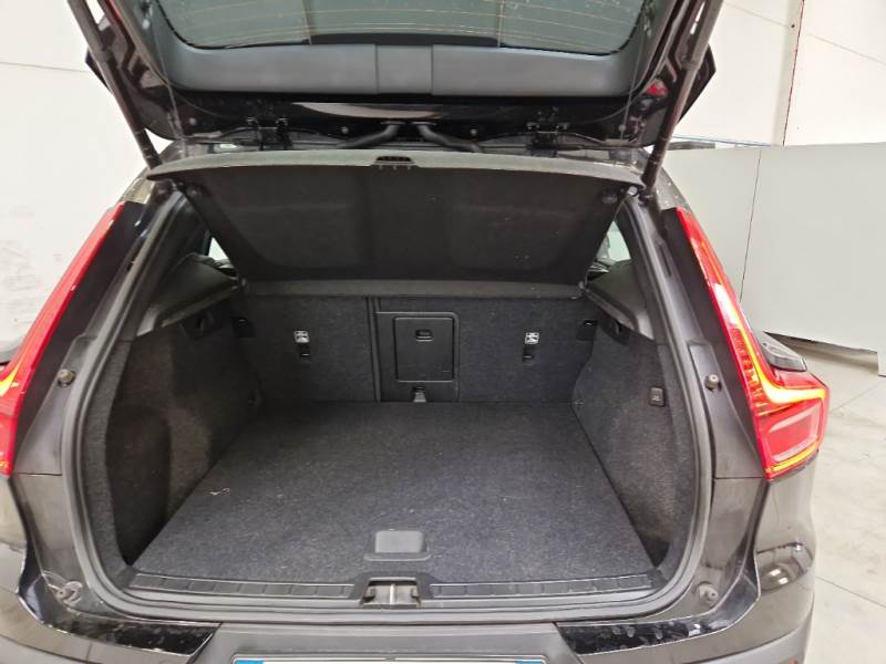 car Volvo XC40 id70341 photo #9