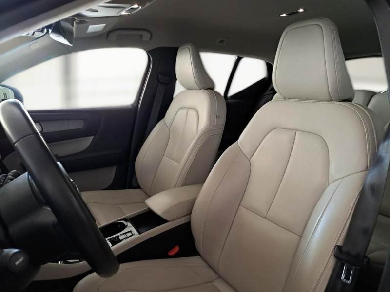 car Volvo XC40 id70342 photo #14