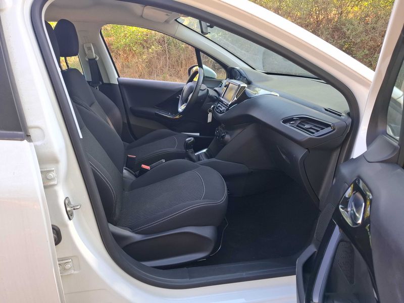 car Peugeot 208 id70574 photo #10