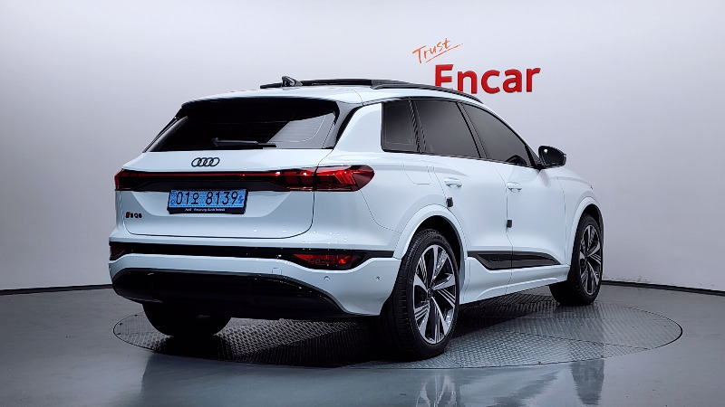 car Audi SQ6 e-tron id70623 photo #2